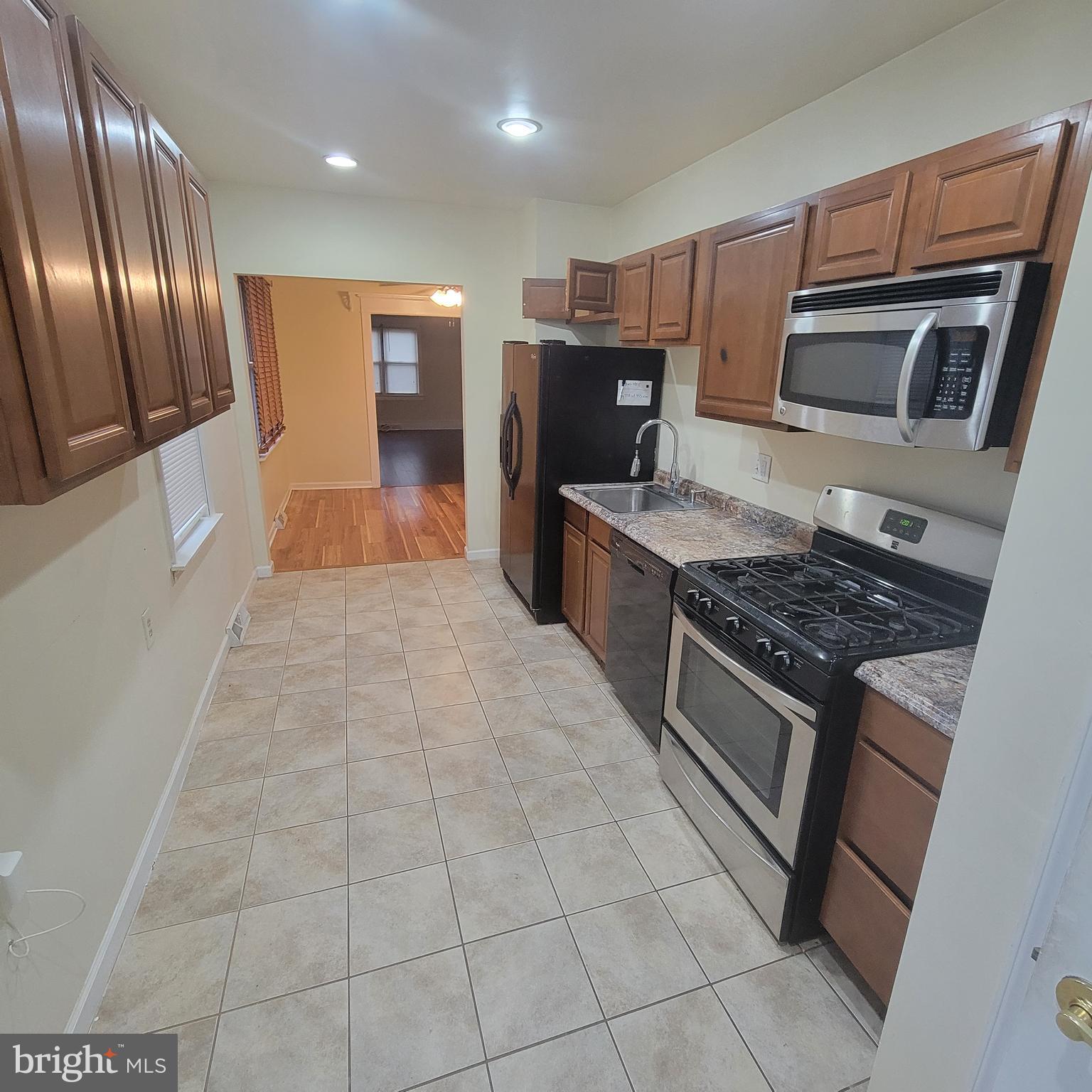 23 Deptford Road Glassboro, NJ 08028 - Photo 3 of 20