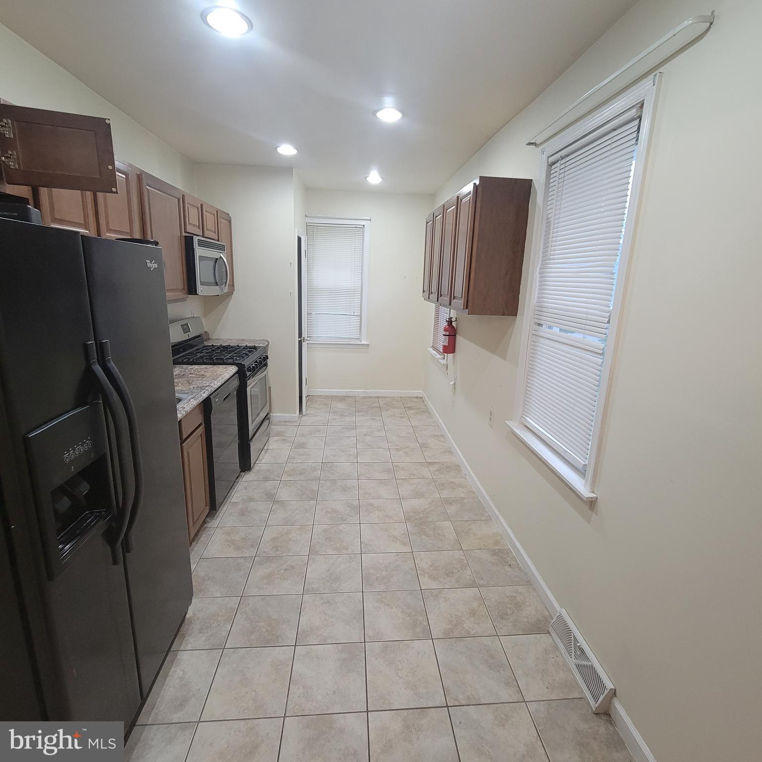 23 Deptford Road Glassboro, NJ 08028 - Photo 4 of 20