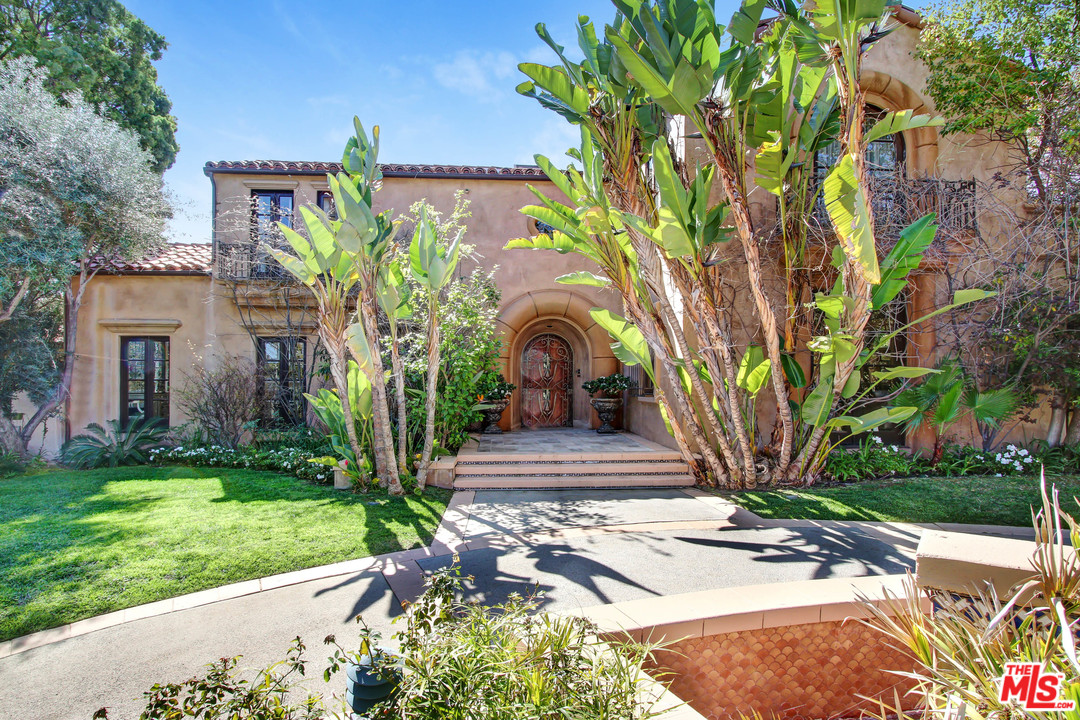 725 Foothill Road Beverly Hills, CA 90210 - Photo 1 of 48