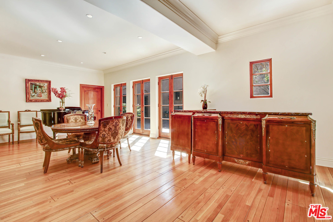 725 Foothill Road Beverly Hills, CA 90210 - Photo 13 of 48