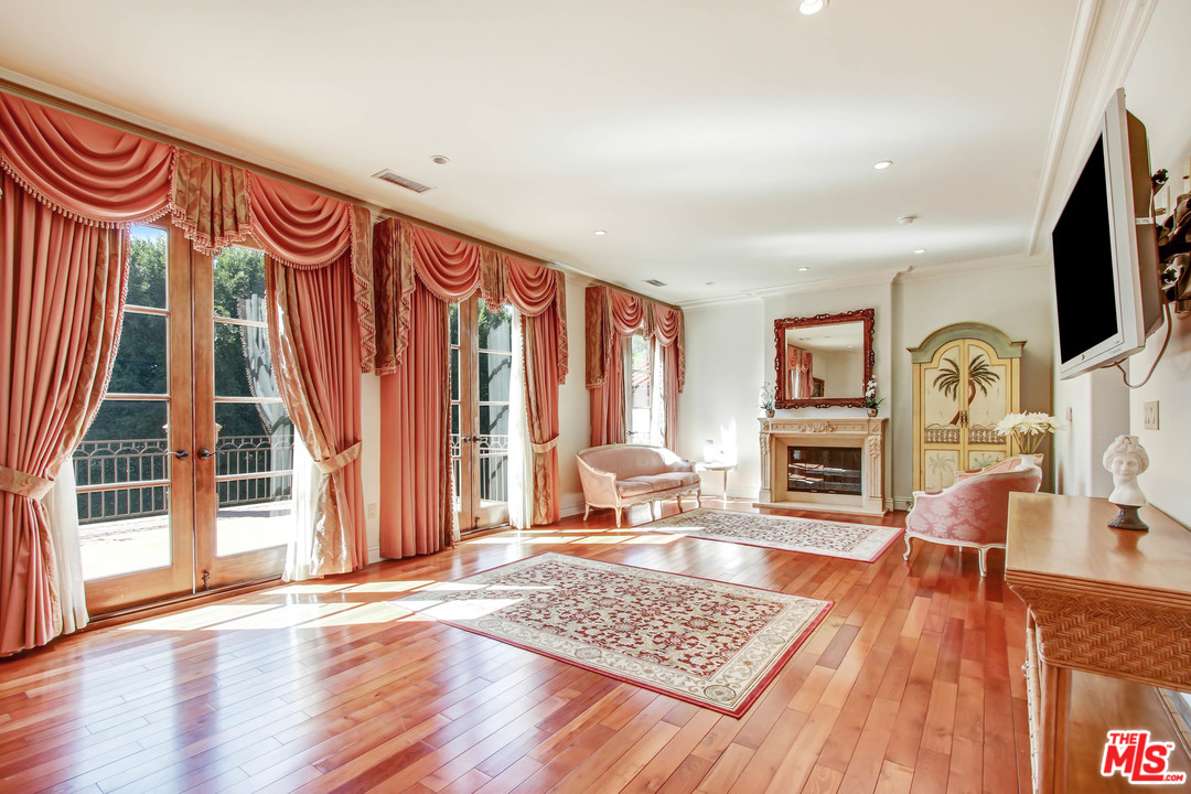 725 Foothill Road Beverly Hills, CA 90210 - Photo 22 of 48