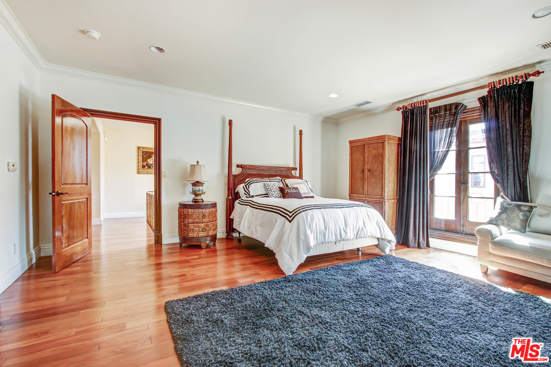 725 Foothill Road Beverly Hills, CA 90210 - Photo 25 of 48