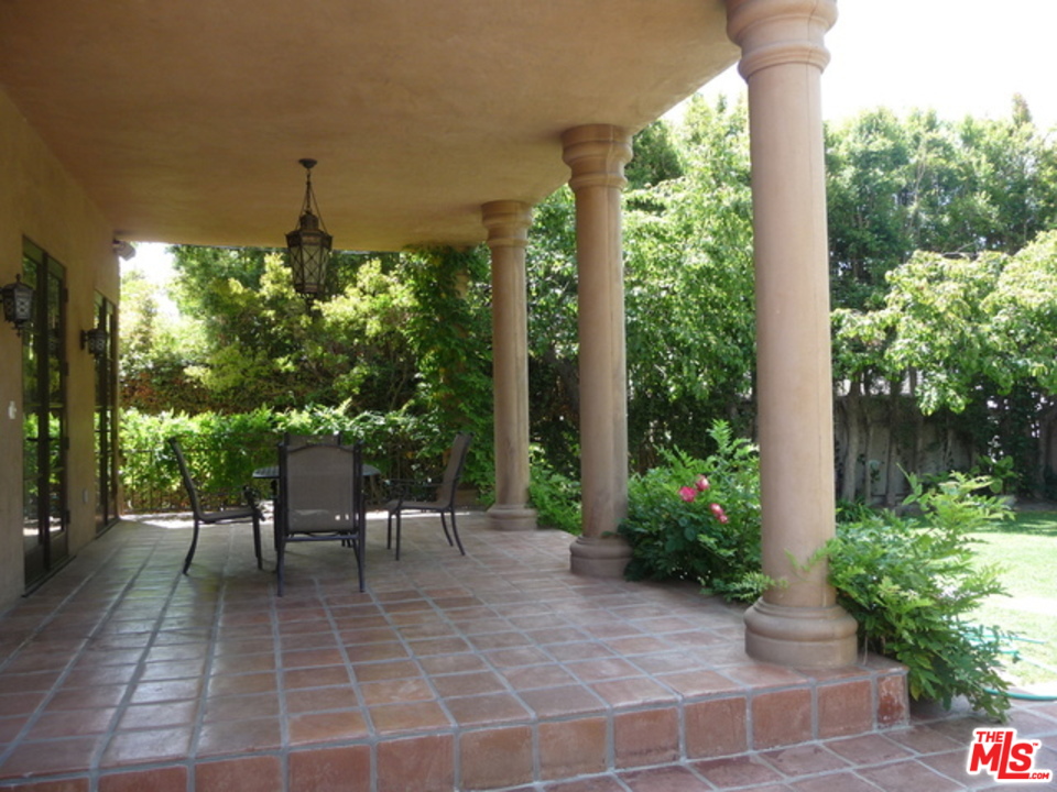 725 Foothill Road Beverly Hills, CA 90210 - Photo 36 of 48