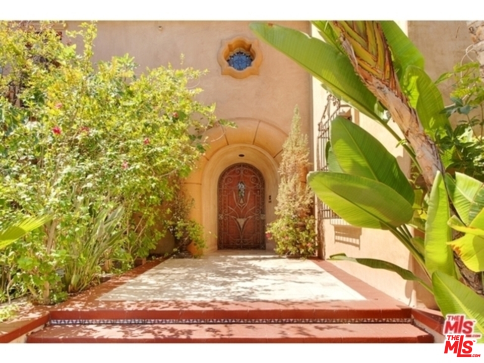 725 Foothill Road Beverly Hills, CA 90210 - Photo 4 of 48