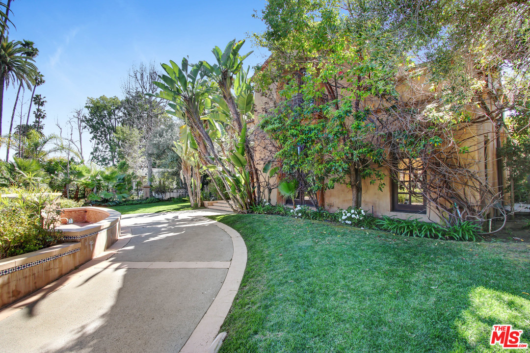 725 Foothill Road Beverly Hills, CA 90210 - Photo 46 of 48