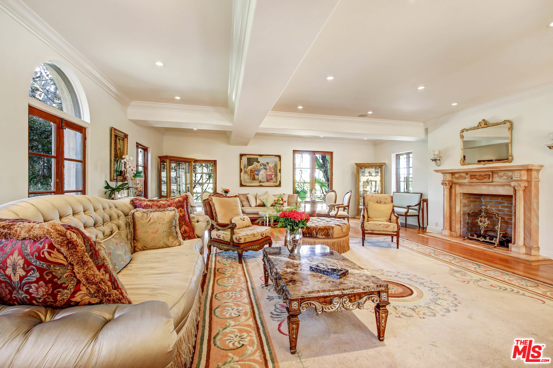 725 Foothill Road Beverly Hills, CA 90210 - Photo 10 of 48