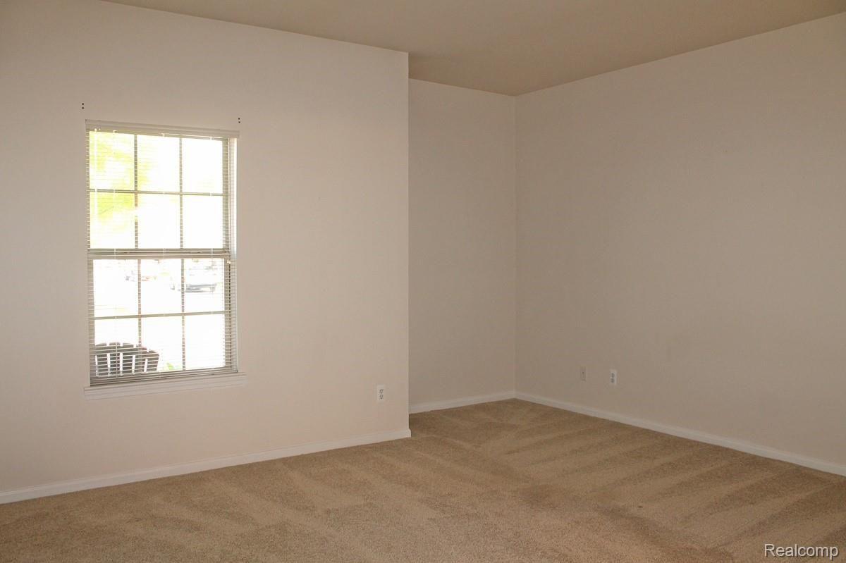 11696 Farmington Road Livonia, MI 48150 - Photo 32 of 39 IMG_7450.JPG