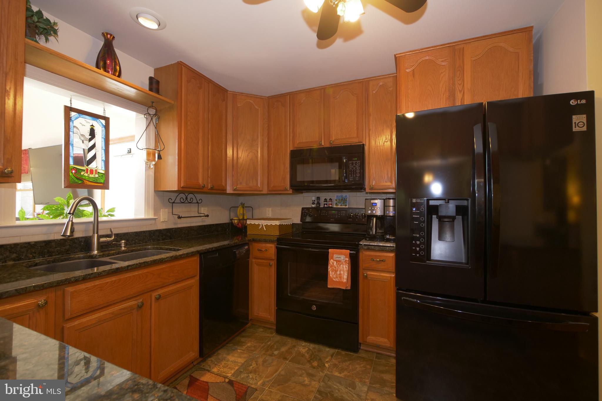24101 Welsh Road Gaithersburg, MD 20882 - Photo 10 of 46 Main Level - Kitchen