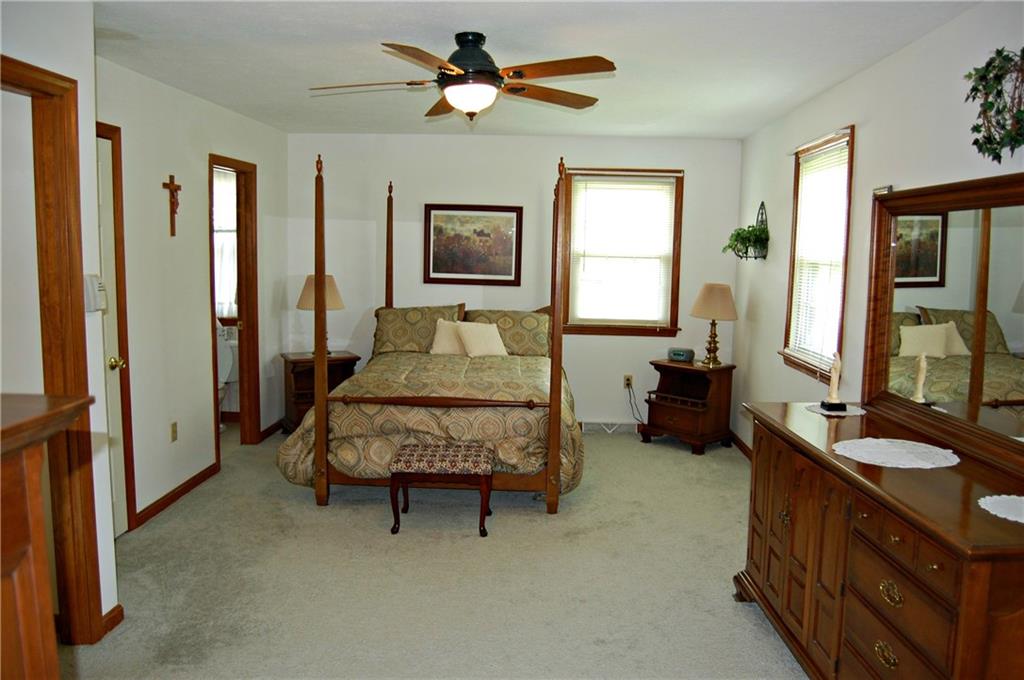 136 East Country Barn Road Houston, PA 15342 - Photo 14 of 25 LARGE 2ND FLOOR BEDROOM WITH NEUTRAL DECOR