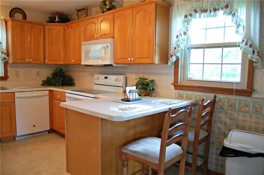 136 East Country Barn Road Houston, PA 15342 - Photo 10 of 25 BREAKFAST BAR
