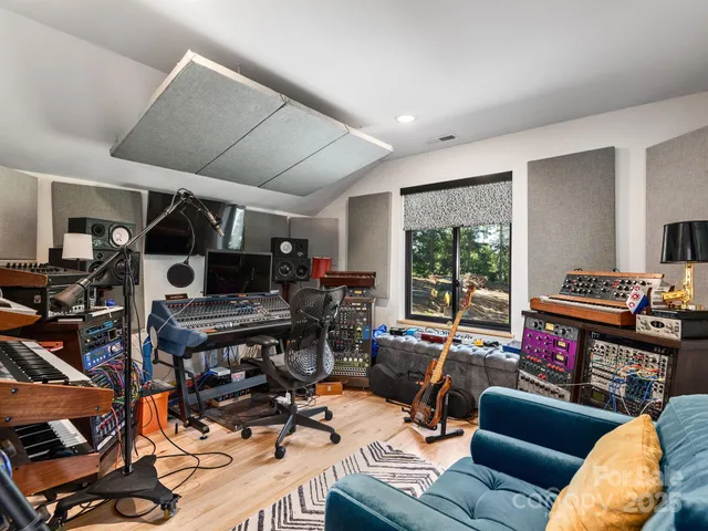 $860,000 | 434 Creek Side Drive, Mills River, NC 28759