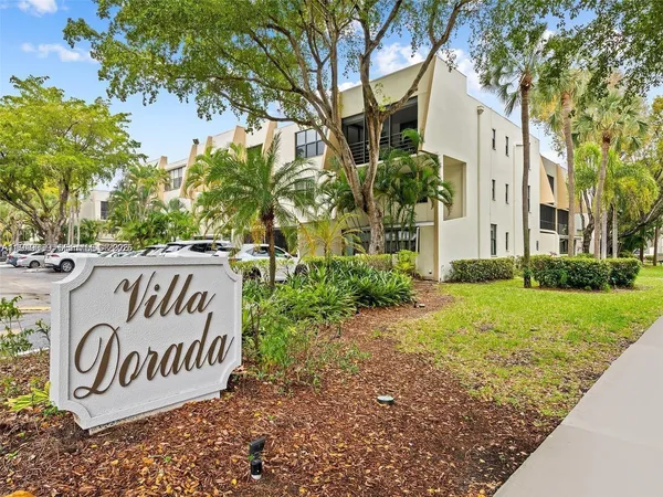 $3,550 | 20200 West Country Club Drive, Unit 112, Aventura, FL 33180