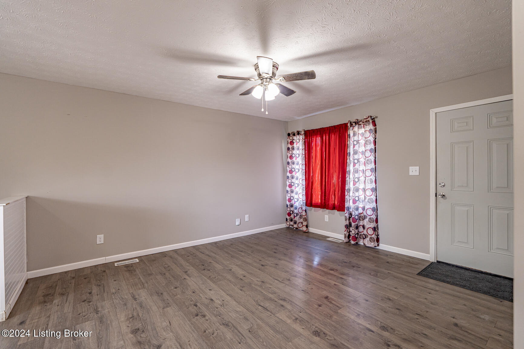 5010 Red Fern Road Louisville, KY 40218 - Photo 4 of 23 Family Rm