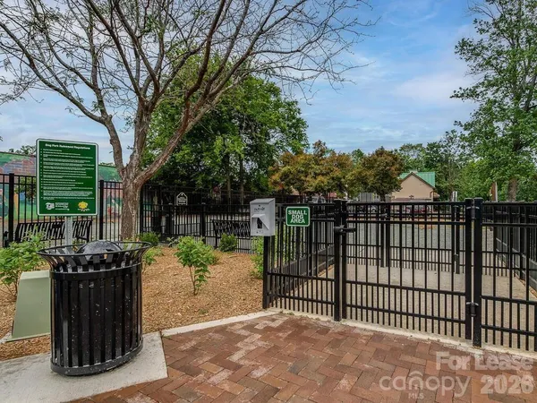 $1,825 | 406 West 9th Street, Unit 301, Charlotte, NC 28202