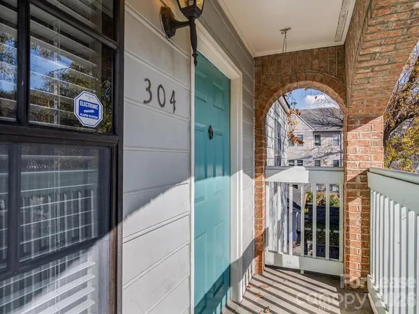 $1,825 | 406 West 9th Street, Unit 301, Charlotte, NC 28202