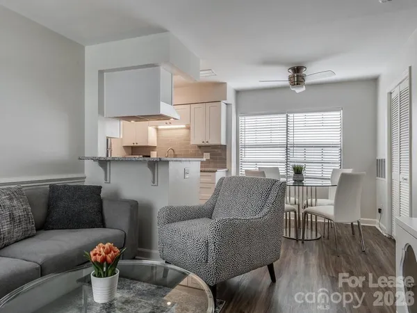 $1,825 | 406 West 9th Street, Unit 301, Charlotte, NC 28202