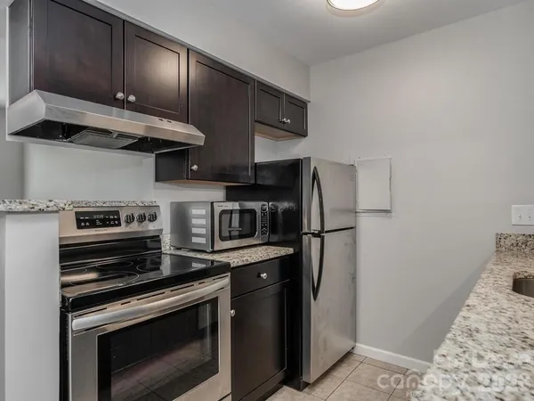 $1,825 | 406 West 9th Street, Unit 301, Charlotte, NC 28202