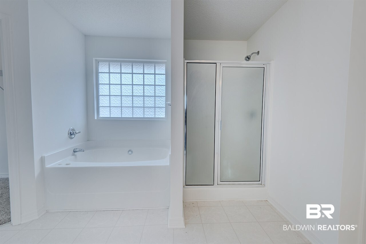 7159 Bridgemill Drive Mobile, AL 36619 - Photo 25 of 34 Garden Tub