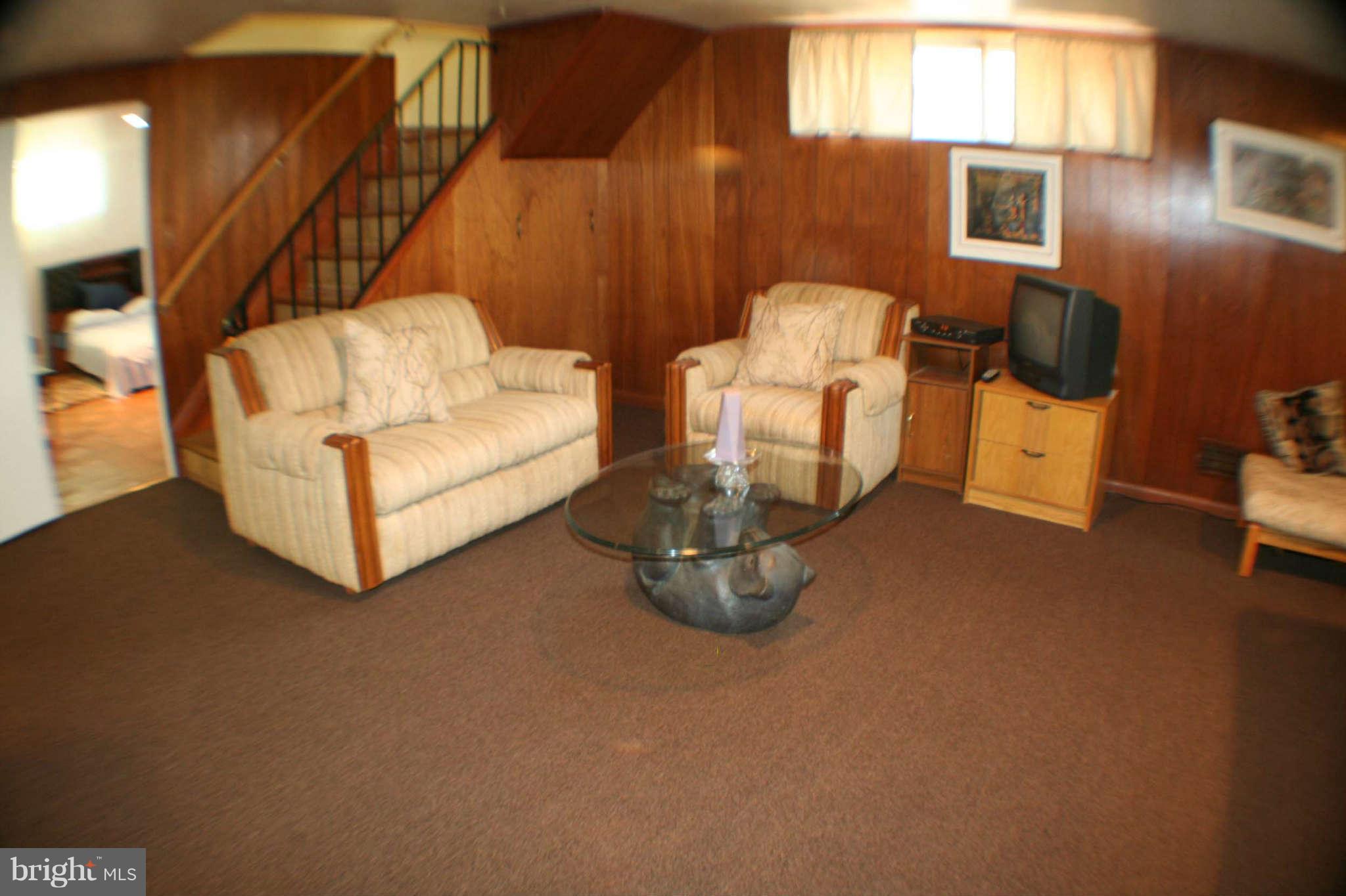 10100 Charington Road Cockeysville, MD 21030 - Photo 11 of 27 Family Room