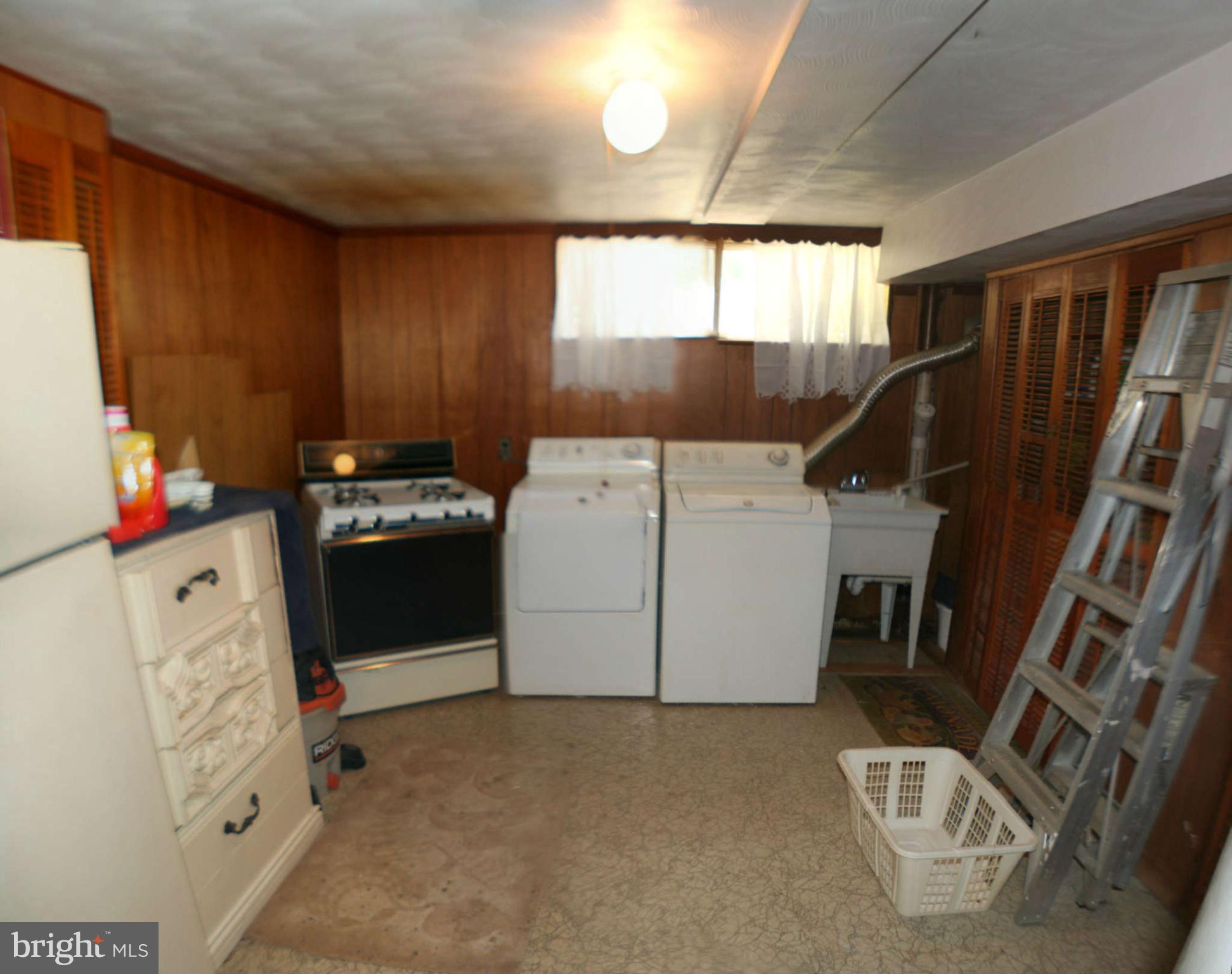 10100 Charington Road Cockeysville, MD 21030 - Photo 17 of 27 Laundry room