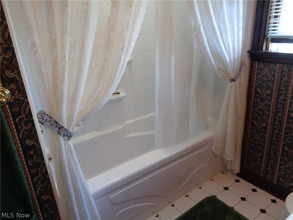 4806 Landchester Road Cleveland, OH 44109 - Photo 14 of 35 Gallery Image 14