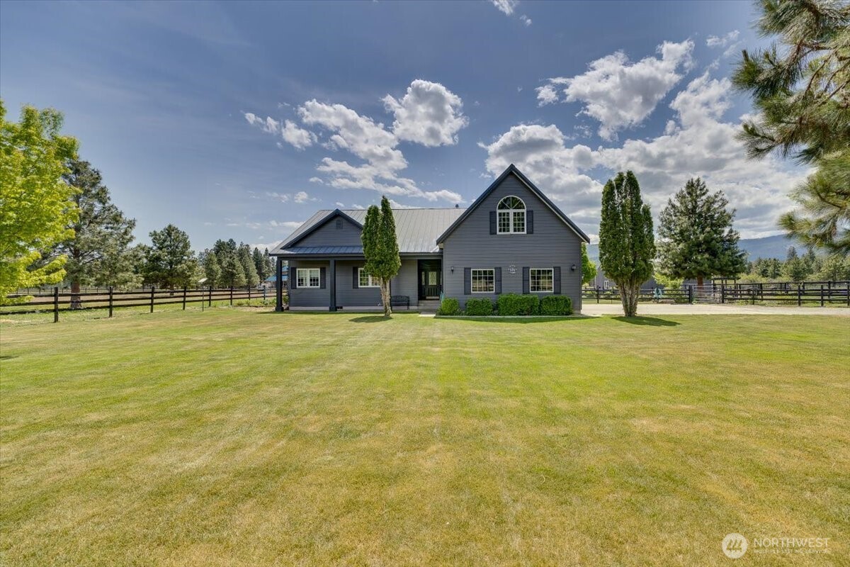 644 Masterson Road Cle Elum, WA 98922 - Photo 29 of 40 a front view of a house with a garden