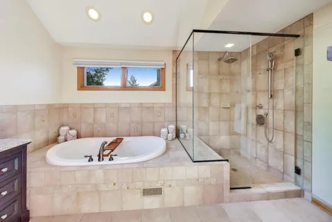 $749,900 | 845 Saugatuck Trail, Vernon Hills, IL 60061