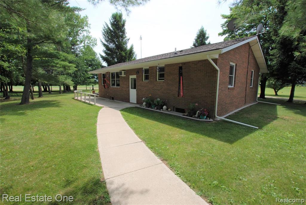 6185 Bricker Road Avoca, MI 48006 - Photo 11 of 32