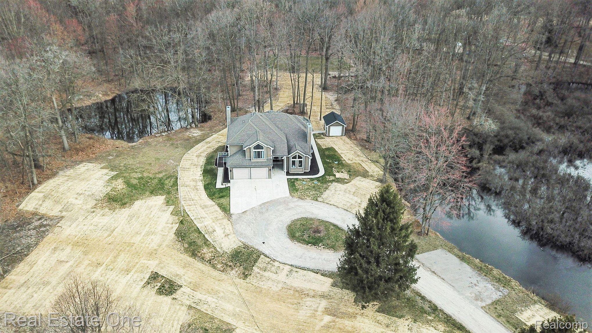 8155 Sheraton Park Road Fenton, MI 48430 - Photo 11 of 37