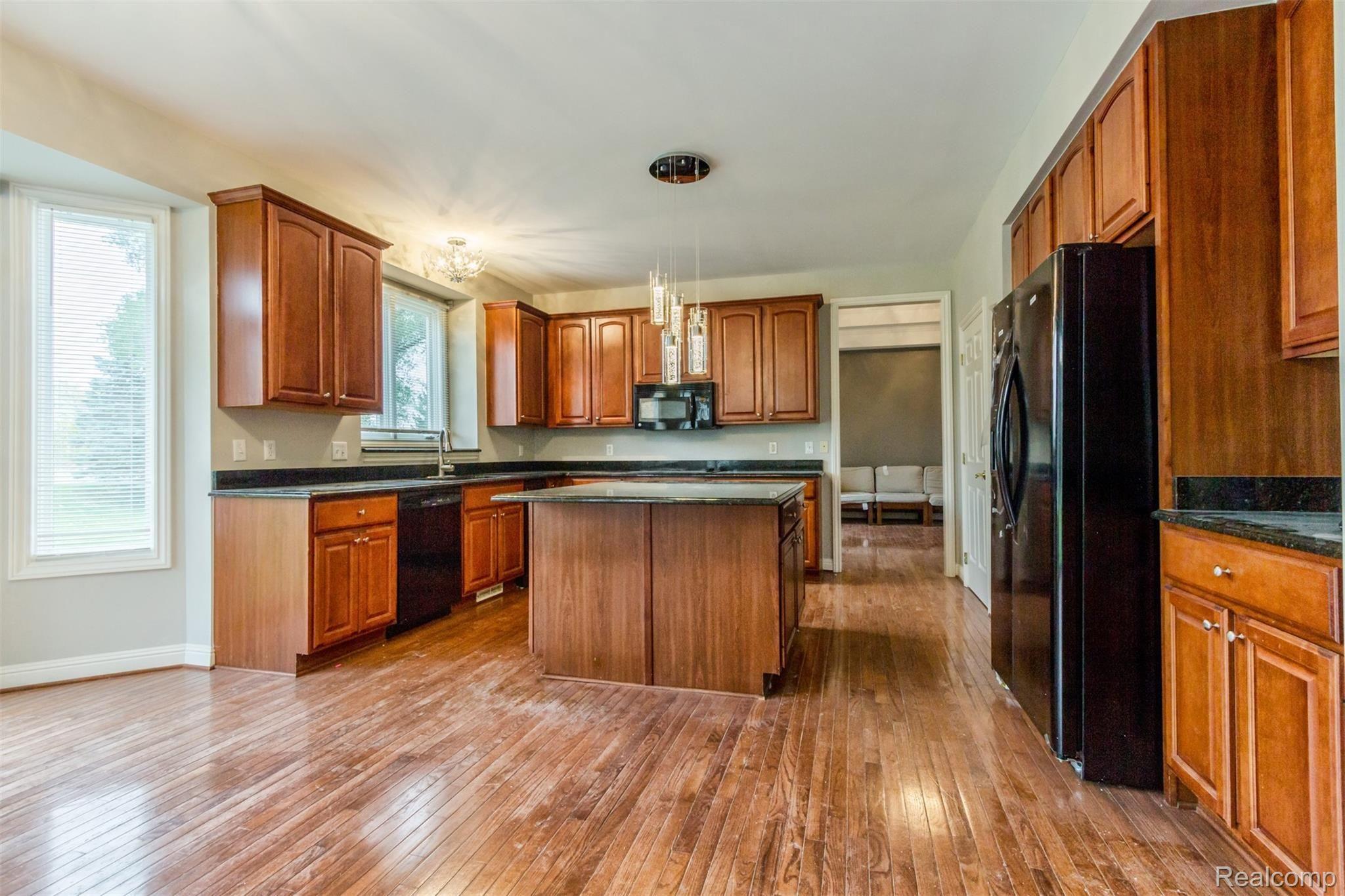 48046 Gladstone Road Canton, MI 48188 - Photo 14 of 44 14.jpg