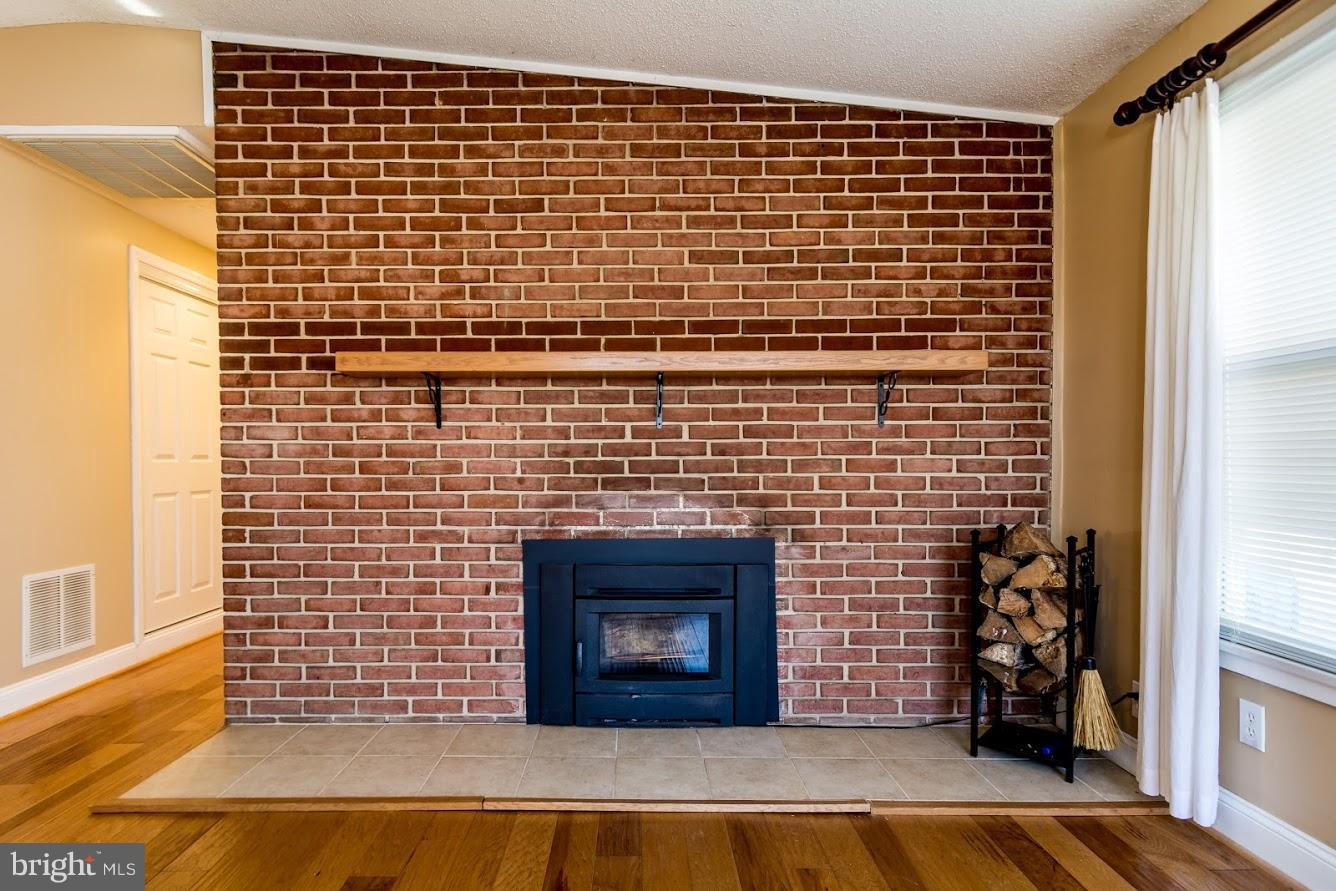 3136 Manor Road Falls Church, VA 22042 - Photo 5 of 24 Living Room
