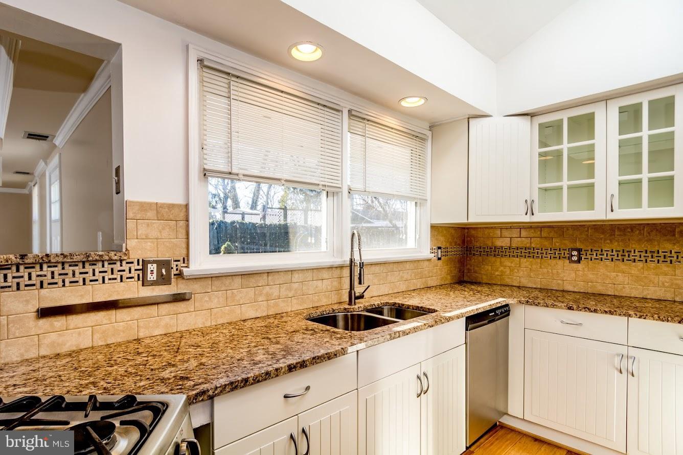 3136 Manor Road Falls Church, VA 22042 - Photo 9 of 24 Kitchen
