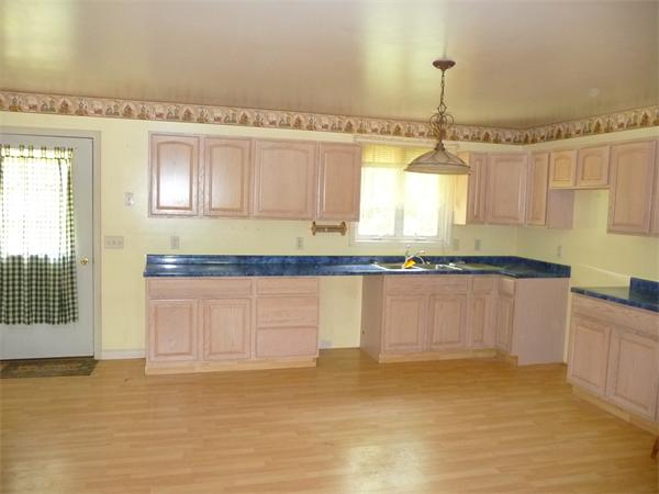 127 Charlton Road Spencer, MA 01562 - Photo 6 of 15 Gallery Image 6