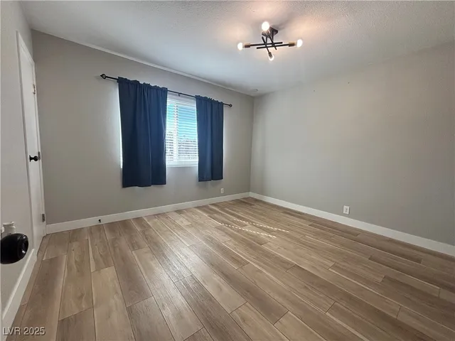 $2,400 | 940 Laramore Drive, Las Vegas, NV 89119