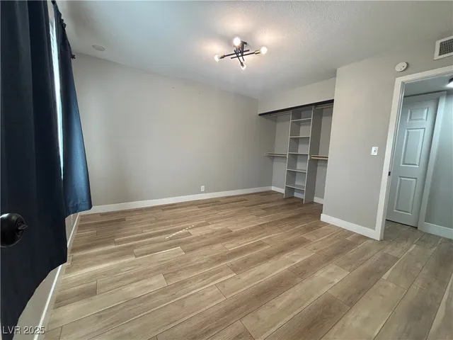 $2,400 | 940 Laramore Drive, Las Vegas, NV 89119