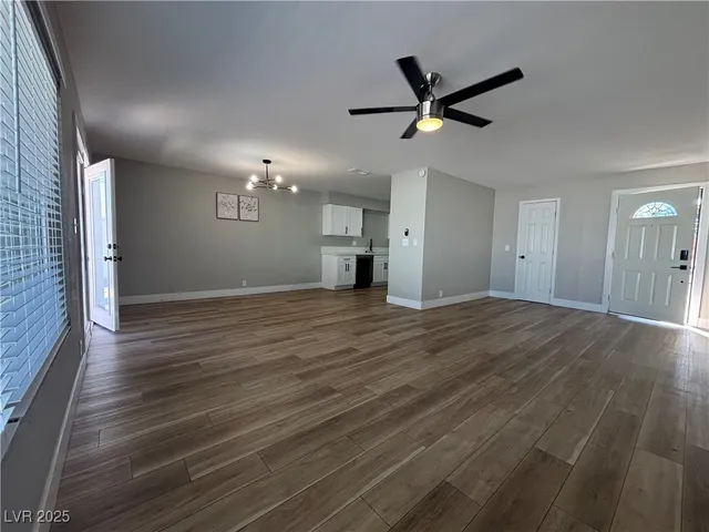 $2,400 | 940 Laramore Drive, Las Vegas, NV 89119