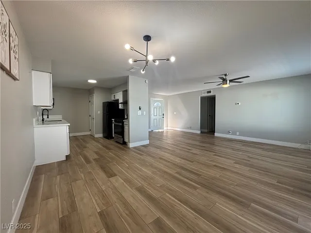 $2,400 | 940 Laramore Drive, Las Vegas, NV 89119