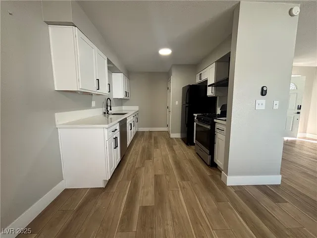 $2,400 | 940 Laramore Drive, Las Vegas, NV 89119