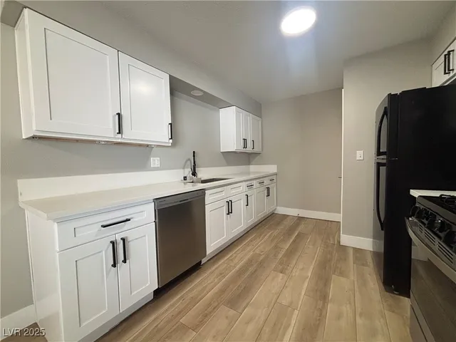 $2,400 | 940 Laramore Drive, Las Vegas, NV 89119