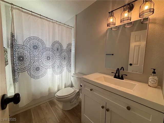 $2,400 | 940 Laramore Drive, Las Vegas, NV 89119