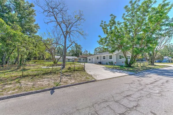 $2,300 | 2002 East Hanna Avenue, Tampa, FL 33610