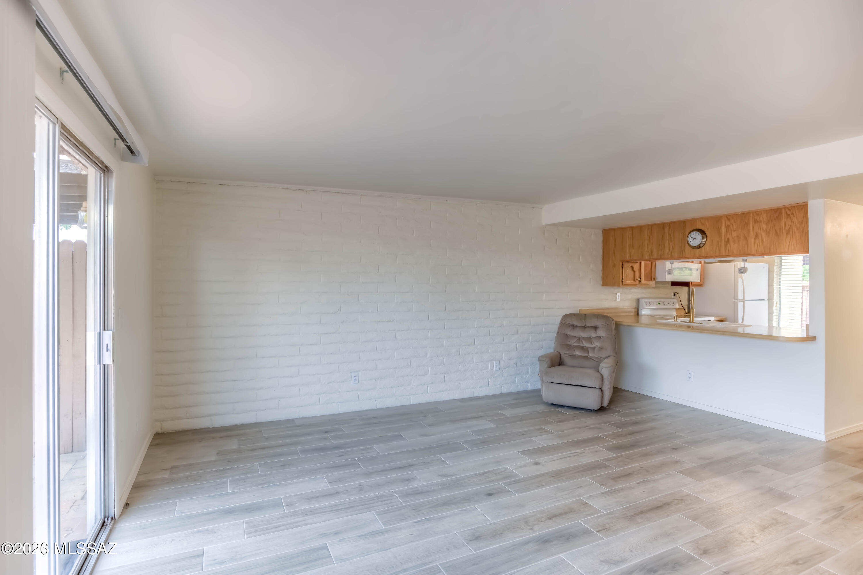602 South Pantano Road, Unit C Tucson, AZ 85710 - Photo 10 of 29 12 Living Room photo c