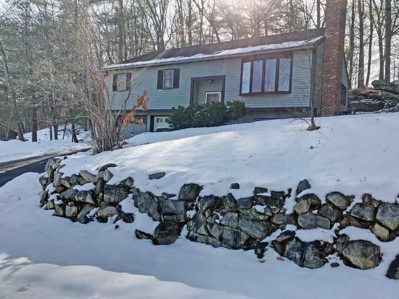 47 Robinhood Road Nashua, NH 03062 - Photo 1 of 8