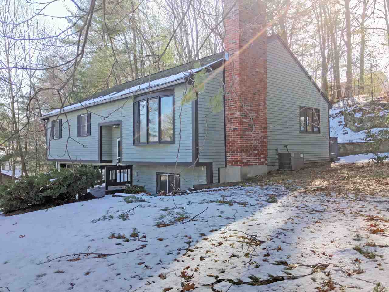 47 Robinhood Road Nashua, NH 03062 - Photo 2 of 8