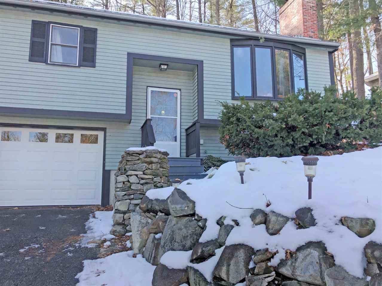 47 Robinhood Road Nashua, NH 03062 - Photo 3 of 8