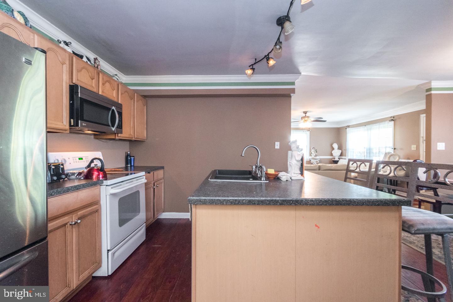 201 South Harrison Road Sterling, VA 20164 - Photo 10 of 45 Gallery Image 10
