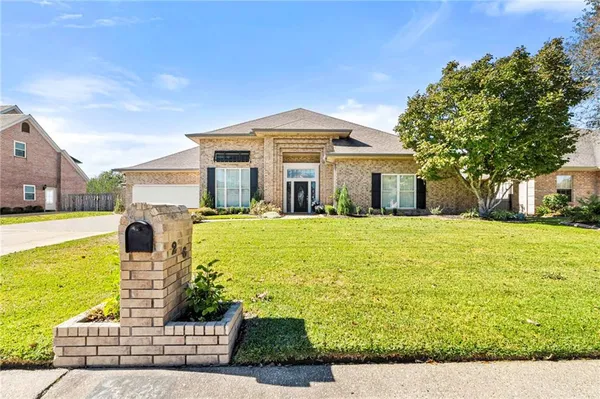 $565,000 | 26 Oak Alley Boulevard, Marrero, LA 70072