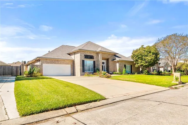 $585,000 | 26 Oak Alley Boulevard, Marrero, LA 70072