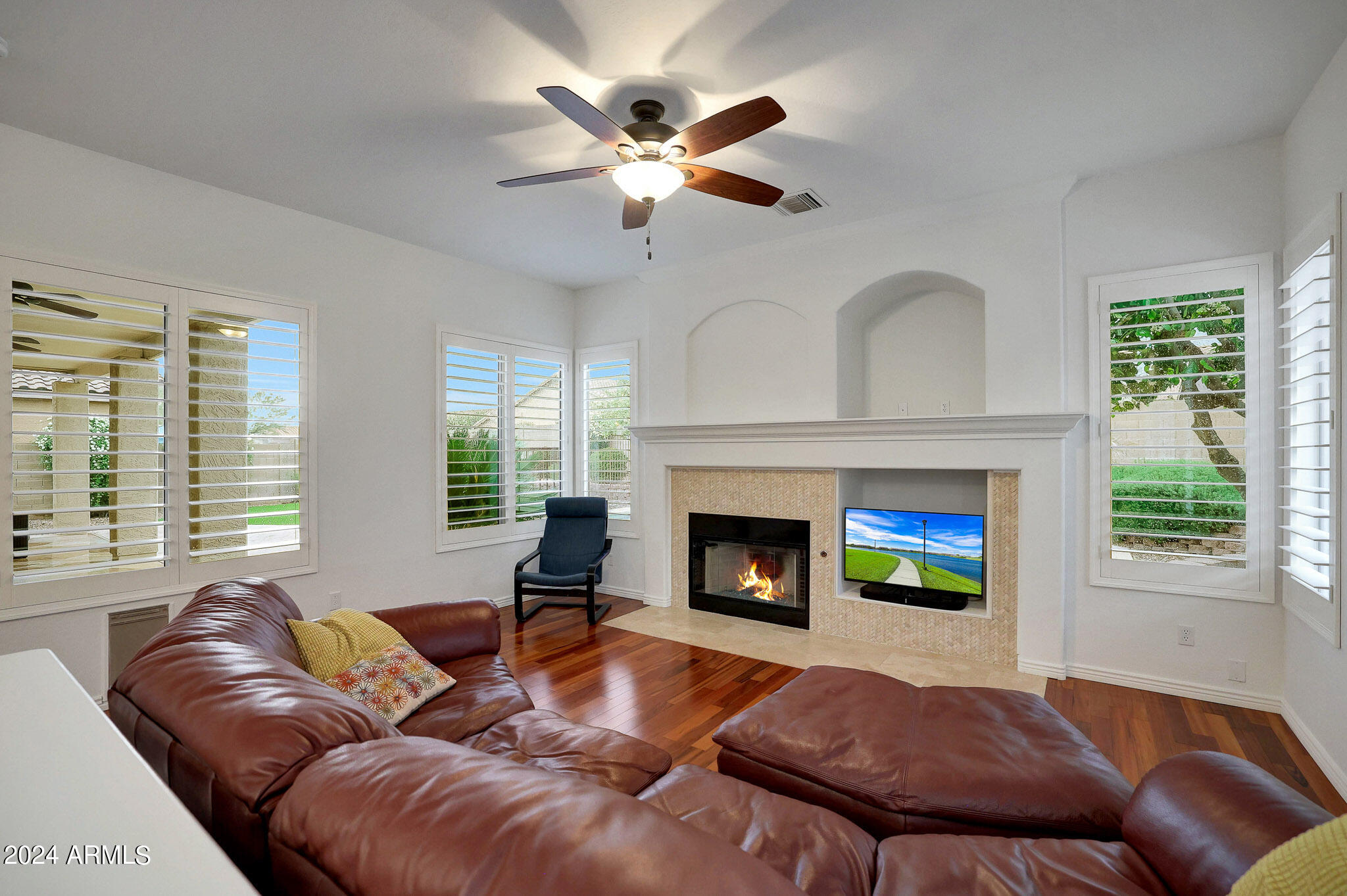 4320 East Swilling Road Phoenix, AZ 85050 - Photo 5 of 39 Family Room