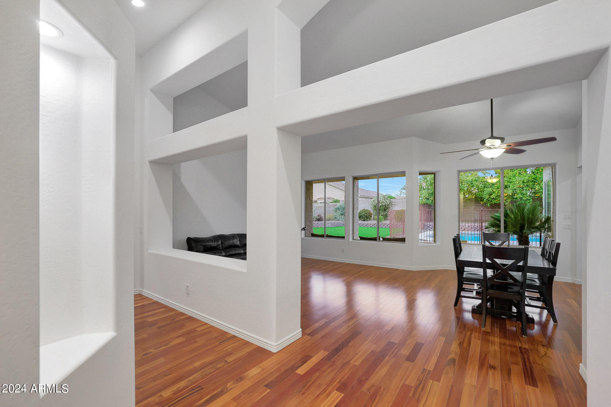 4320 East Swilling Road Phoenix, AZ 85050 - Photo 8 of 39 Entry